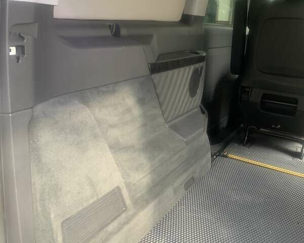 Белый Мерседес Вито, объемом двигателя 2.14 л и пробегом 430 тыс. км за 12000 $, фото 2 на Automoto.ua