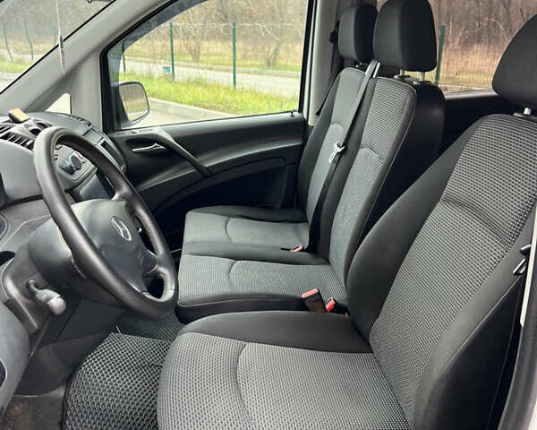 Белый Мерседес Вито, объемом двигателя 2.14 л и пробегом 317 тыс. км за 12500 $, фото 19 на Automoto.ua