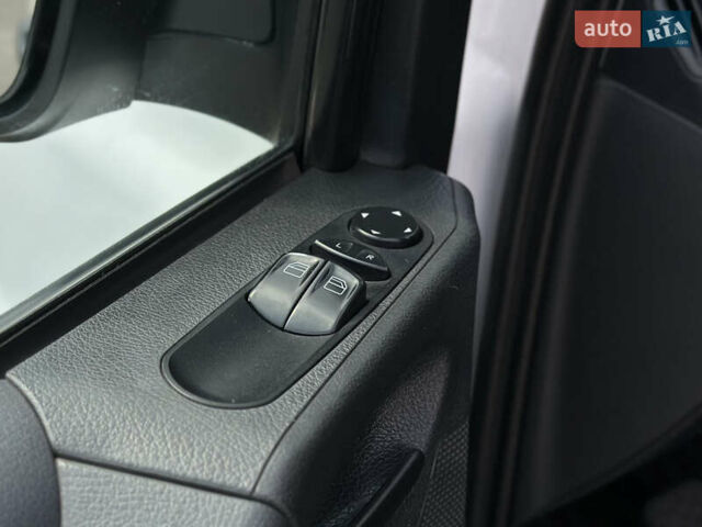 Белый Мерседес Вито, объемом двигателя 2.14 л и пробегом 331 тыс. км за 13600 $, фото 16 на Automoto.ua