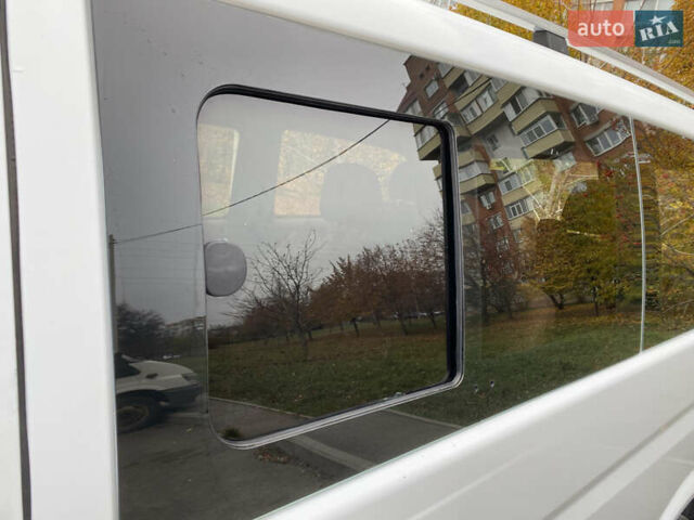 Белый Мерседес Вито, объемом двигателя 2.14 л и пробегом 223 тыс. км за 11300 $, фото 7 на Automoto.ua