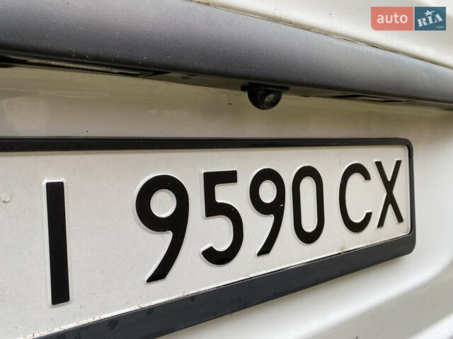 Белый Мерседес Вито, объемом двигателя 2.14 л и пробегом 223 тыс. км за 11300 $, фото 11 на Automoto.ua