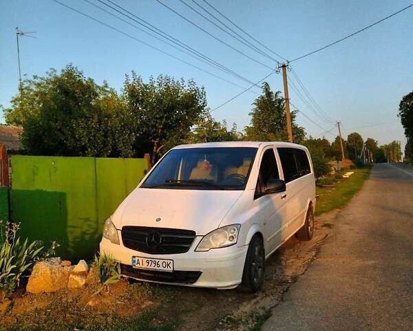 Белый Мерседес Вито, объемом двигателя 2.2 л и пробегом 294 тыс. км за 10500 $, фото 5 на Automoto.ua