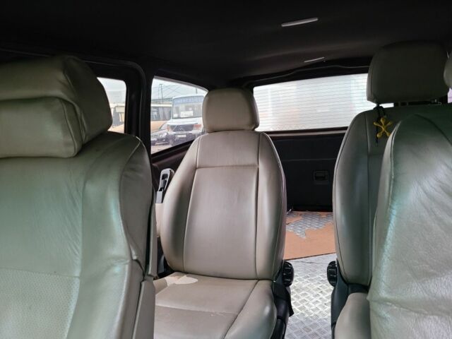 Белый Мерседес Вито, объемом двигателя 2.1 л и пробегом 294 тыс. км за 11000 $, фото 4 на Automoto.ua