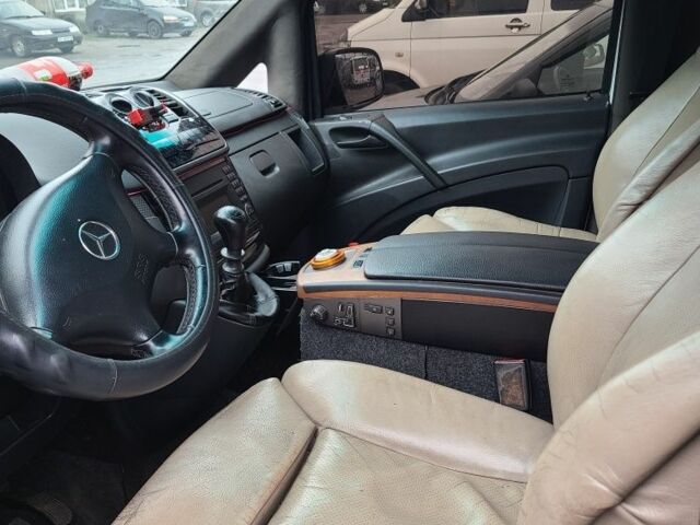 Белый Мерседес Вито, объемом двигателя 2.1 л и пробегом 294 тыс. км за 11000 $, фото 2 на Automoto.ua