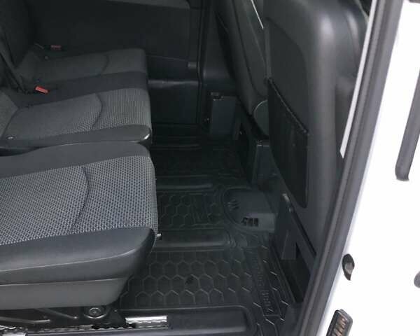 Белый Мерседес Вито, объемом двигателя 2.14 л и пробегом 290 тыс. км за 15200 $, фото 9 на Automoto.ua