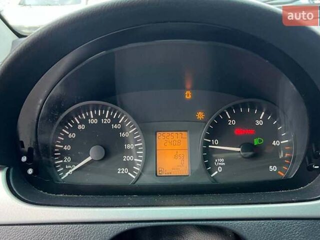 Белый Мерседес Вито, объемом двигателя 2.14 л и пробегом 252 тыс. км за 13900 $, фото 10 на Automoto.ua