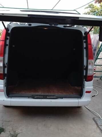 Белый Мерседес Вито, объемом двигателя 2.14 л и пробегом 220 тыс. км за 12500 $, фото 2 на Automoto.ua