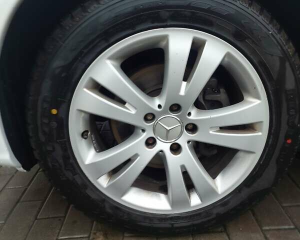 Белый Мерседес Вито, объемом двигателя 2.14 л и пробегом 274 тыс. км за 13000 $, фото 8 на Automoto.ua