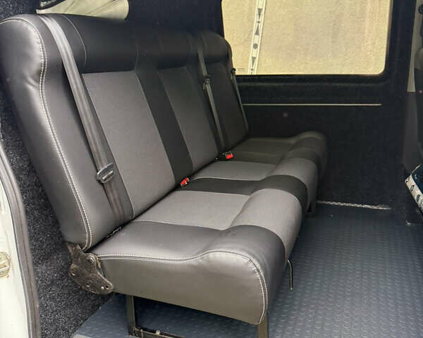 Мерседес Вито 2012 в Тячеве на Automoto.ua Белый Мерседес Вито, объемом двигателя 2.14 л и пробегом 172 тыс. км за 12500 $, фото 6 на Automoto.ua