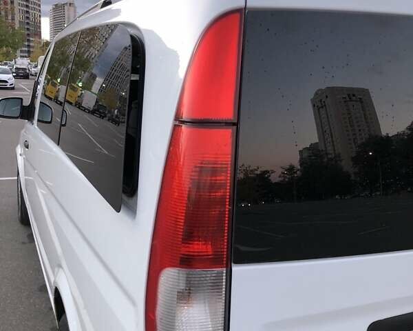 Белый Мерседес Вито, объемом двигателя 2.14 л и пробегом 290 тыс. км за 15200 $, фото 4 на Automoto.ua