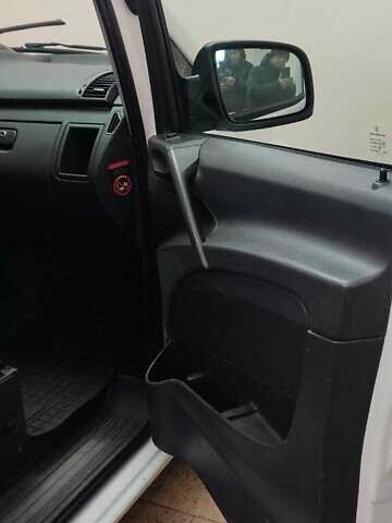 Білий Мерседес Віто, об'ємом двигуна 2.14 л та пробігом 201 тис. км за 18200 $, фото 19 на Automoto.ua