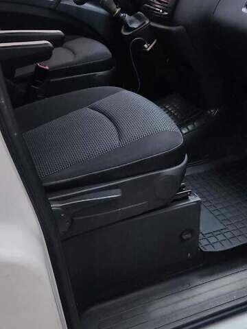 Білий Мерседес Віто, об'ємом двигуна 2.14 л та пробігом 201 тис. км за 18200 $, фото 20 на Automoto.ua