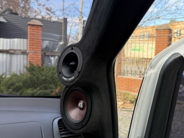 Белый Мерседес Вито, объемом двигателя 2.1 л и пробегом 300 тыс. км за 11000 $, фото 7 на Automoto.ua