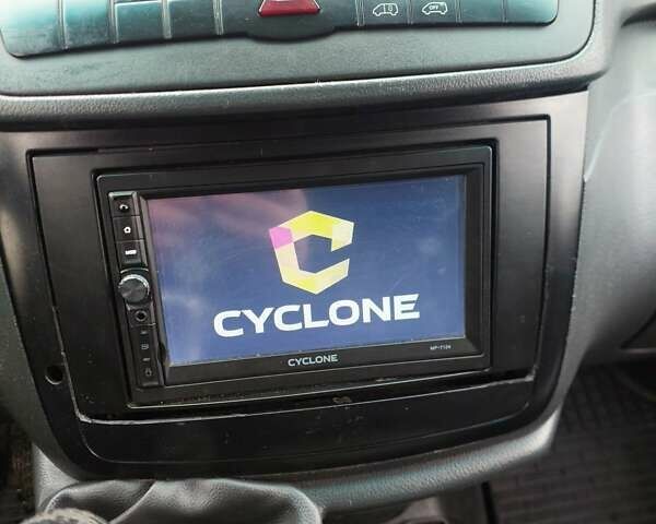 Белый Мерседес Вито, объемом двигателя 2.14 л и пробегом 274 тыс. км за 13000 $, фото 1 на Automoto.ua