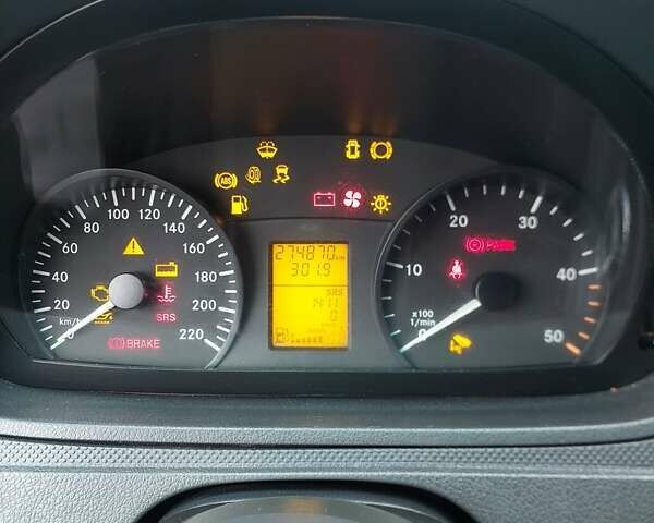 Белый Мерседес Вито, объемом двигателя 2.14 л и пробегом 274 тыс. км за 13000 $, фото 4 на Automoto.ua