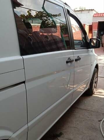 Мерседес Вито 2012 в Одессе на Automoto.ua Белый Мерседес Вито, объемом двигателя 2.14 л и пробегом 220 тыс. км за 12500 $, фото 3 на Automoto.ua