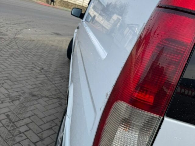 Білий Мерседес Віто, об'ємом двигуна 3 л та пробігом 358 тис. км за 3100 $, фото 2 на Automoto.ua