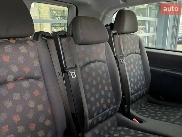 Белый Мерседес Вито, объемом двигателя 2.14 л и пробегом 252 тыс. км за 13900 $, фото 16 на Automoto.ua