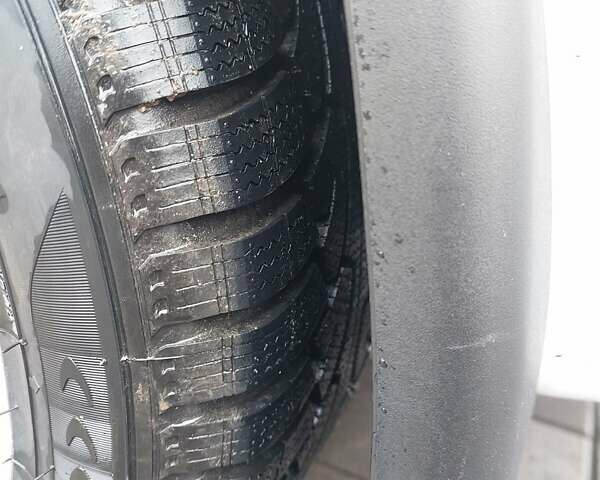 Белый Мерседес Вито, объемом двигателя 2.14 л и пробегом 274 тыс. км за 13000 $, фото 5 на Automoto.ua