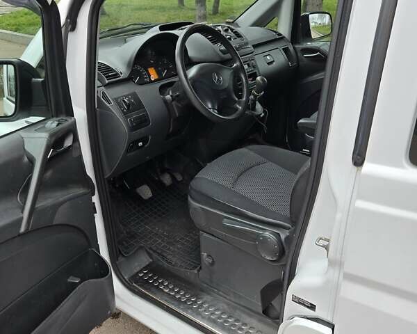 Білий Мерседес Віто, об'ємом двигуна 2.14 л та пробігом 201 тис. км за 18200 $, фото 15 на Automoto.ua