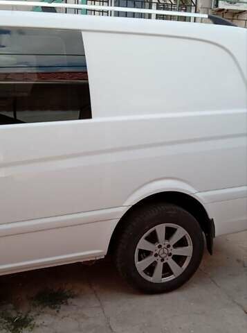 Мерседес Вито 2012 в Одессе на Automoto.ua Белый Мерседес Вито, объемом двигателя 2.14 л и пробегом 220 тыс. км за 12500 $, фото 1 на Automoto.ua