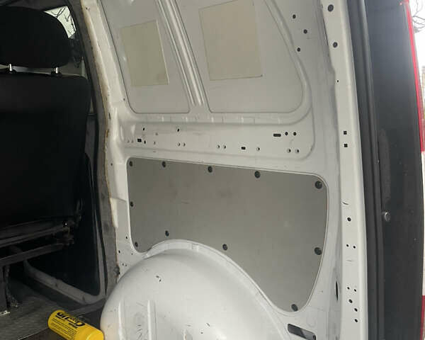 Белый Мерседес Вито, объемом двигателя 2.14 л и пробегом 305 тыс. км за 12700 $, фото 18 на Automoto.ua