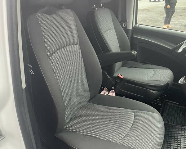 Белый Мерседес Вито, объемом двигателя 2.14 л и пробегом 305 тыс. км за 12700 $, фото 10 на Automoto.ua