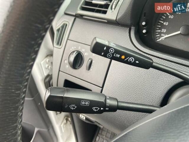 Белый Мерседес Вито, объемом двигателя 2.14 л и пробегом 353 тыс. км за 13700 $, фото 17 на Automoto.ua