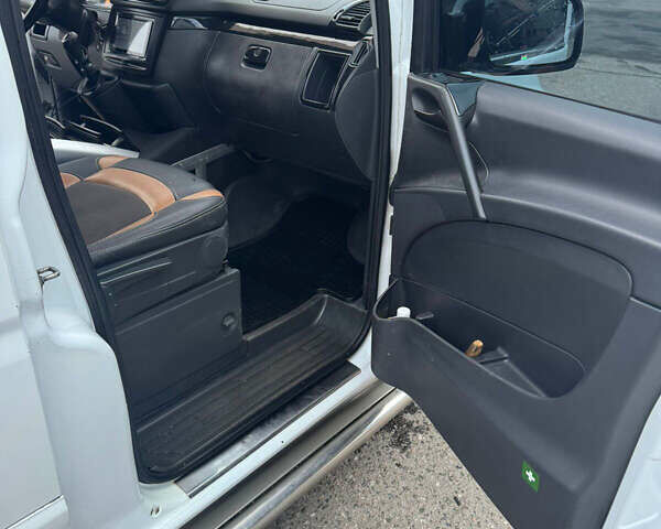 Білий Мерседес Віто, об'ємом двигуна 2.15 л та пробігом 330 тис. км за 12000 $, фото 4 на Automoto.ua