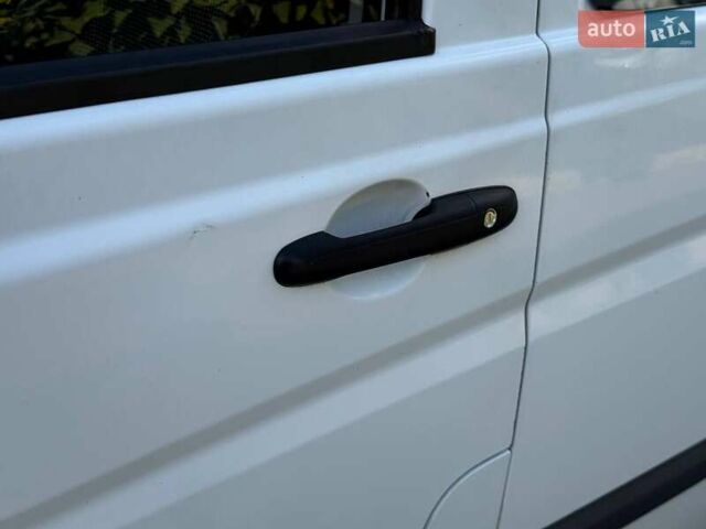 Білий Мерседес Віто, об'ємом двигуна 2.2 л та пробігом 449 тис. км за 10999 $, фото 13 на Automoto.ua
