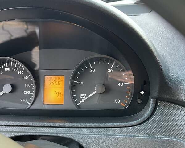 Білий Мерседес Віто, об'ємом двигуна 2.1 л та пробігом 295 тис. км за 16500 $, фото 7 на Automoto.ua