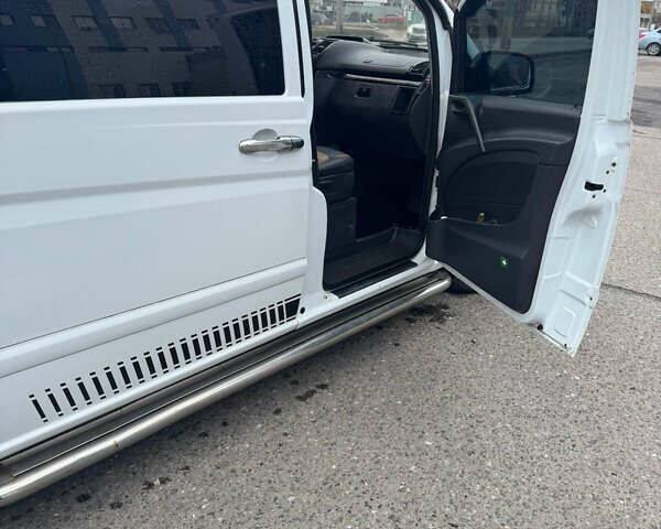 Білий Мерседес Віто, об'ємом двигуна 2.15 л та пробігом 330 тис. км за 12000 $, фото 1 на Automoto.ua