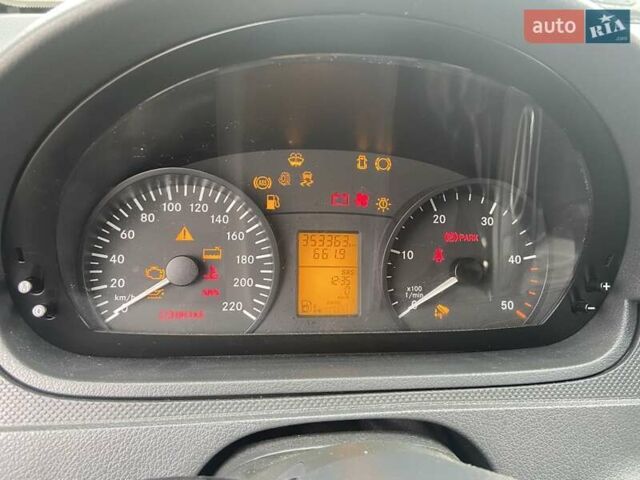 Белый Мерседес Вито, объемом двигателя 2.14 л и пробегом 353 тыс. км за 13700 $, фото 16 на Automoto.ua