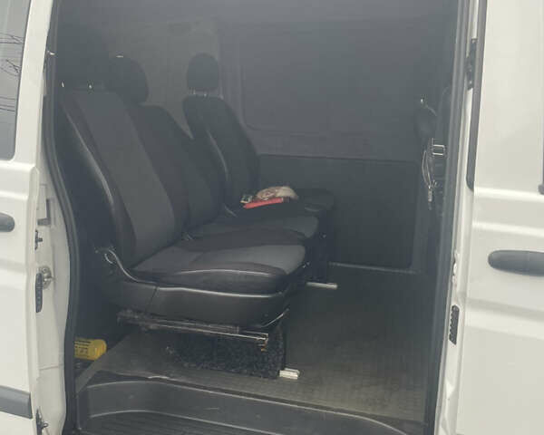 Белый Мерседес Вито, объемом двигателя 2.14 л и пробегом 305 тыс. км за 12700 $, фото 15 на Automoto.ua