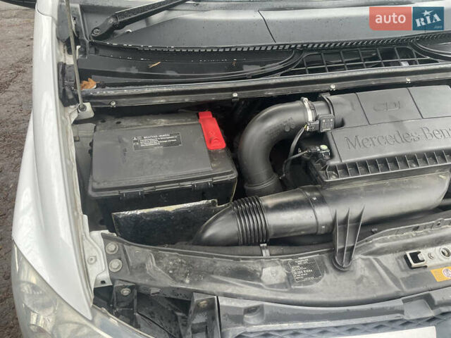Белый Мерседес Вито, объемом двигателя 2.14 л и пробегом 305 тыс. км за 12700 $, фото 8 на Automoto.ua