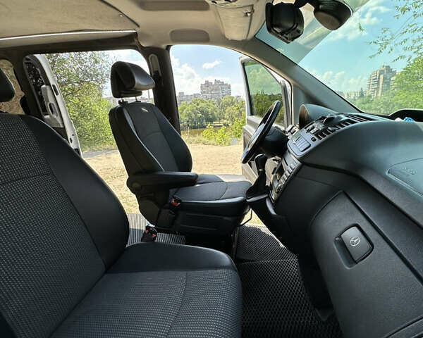 Белый Мерседес Вито, объемом двигателя 2.2 л и пробегом 216 тыс. км за 16800 $, фото 47 на Automoto.ua