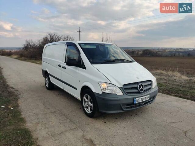 Белый Мерседес Вито, объемом двигателя 2.15 л и пробегом 328 тыс. км за 8500 $, фото 2 на Automoto.ua