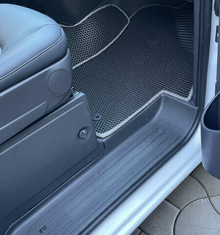 Белый Мерседес Вито, объемом двигателя 2.14 л и пробегом 310 тыс. км за 12500 $, фото 22 на Automoto.ua