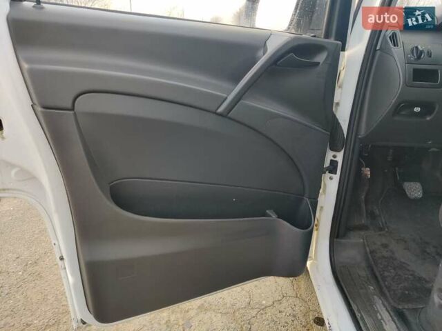 Белый Мерседес Вито, объемом двигателя 2.15 л и пробегом 328 тыс. км за 8500 $, фото 18 на Automoto.ua