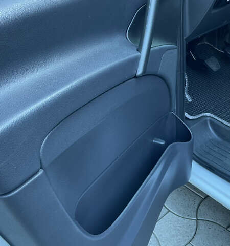 Белый Мерседес Вито, объемом двигателя 2.14 л и пробегом 310 тыс. км за 12500 $, фото 17 на Automoto.ua