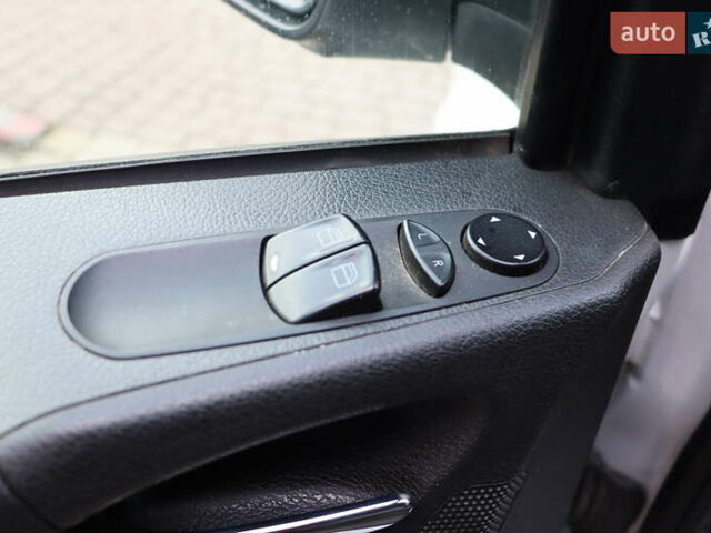 Білий Мерседес Віто, об'ємом двигуна 2.2 л та пробігом 321 тис. км за 17900 $, фото 11 на Automoto.ua