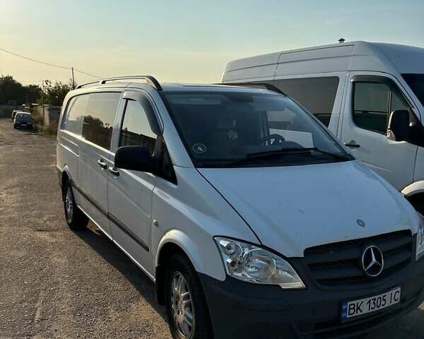 Белый Мерседес Вито, объемом двигателя 2.14 л и пробегом 208 тыс. км за 12000 $, фото 11 на Automoto.ua