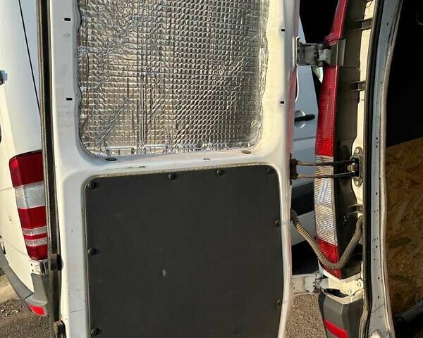 Белый Мерседес Вито, объемом двигателя 2.14 л и пробегом 208 тыс. км за 12000 $, фото 7 на Automoto.ua