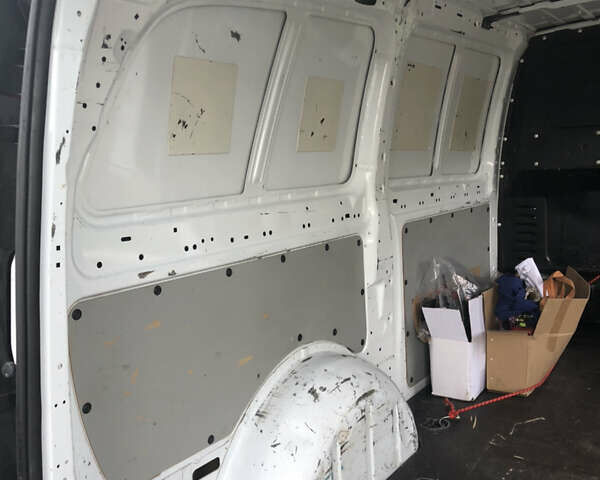 Білий Мерседес Віто, об'ємом двигуна 2.15 л та пробігом 356 тис. км за 12700 $, фото 23 на Automoto.ua