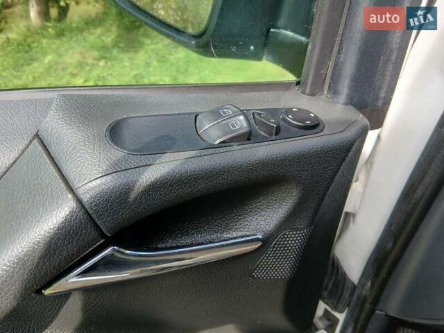 Білий Мерседес Віто, об'ємом двигуна 2.2 л та пробігом 290 тис. км за 15400 $, фото 12 на Automoto.ua