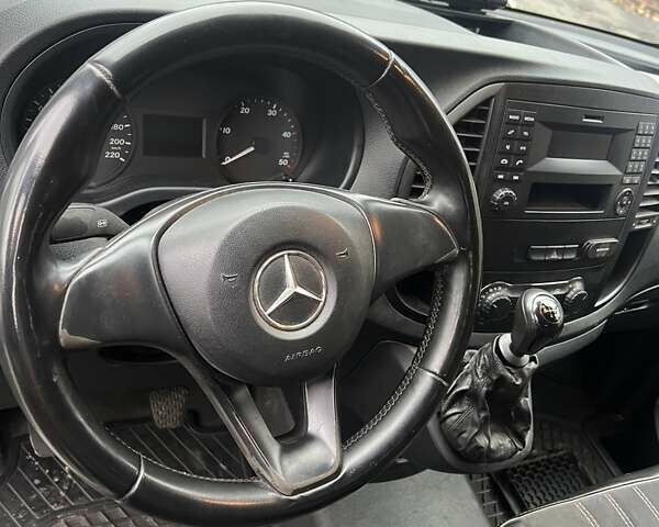 Белый Мерседес Вито, объемом двигателя 1.6 л и пробегом 347 тыс. км за 13200 $, фото 2 на Automoto.ua