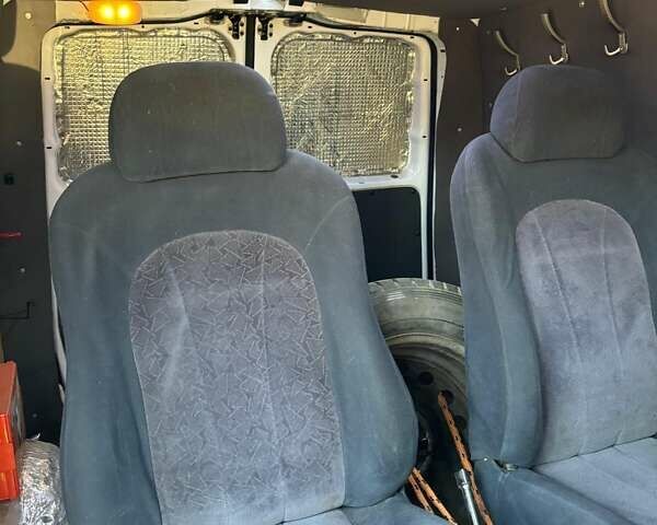 Белый Мерседес Вито, объемом двигателя 2.14 л и пробегом 208 тыс. км за 12000 $, фото 8 на Automoto.ua