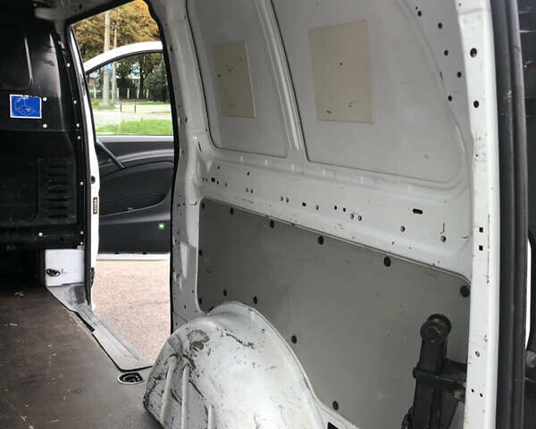 Білий Мерседес Віто, об'ємом двигуна 2.15 л та пробігом 356 тис. км за 12700 $, фото 24 на Automoto.ua