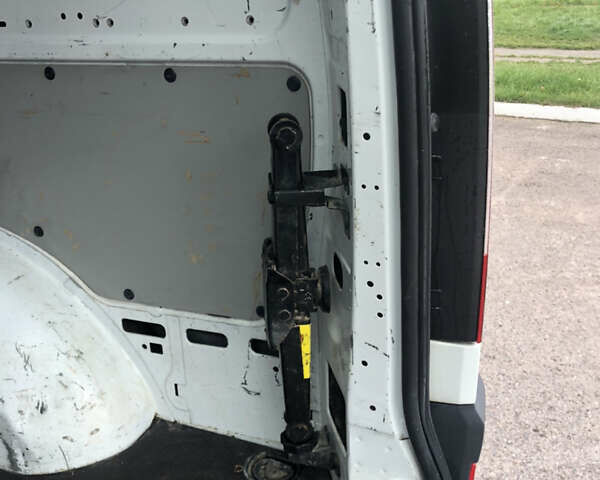 Білий Мерседес Віто, об'ємом двигуна 2.15 л та пробігом 356 тис. км за 12700 $, фото 26 на Automoto.ua