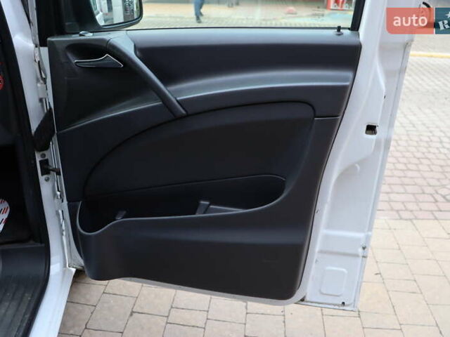 Білий Мерседес Віто, об'ємом двигуна 2.2 л та пробігом 321 тис. км за 17900 $, фото 30 на Automoto.ua